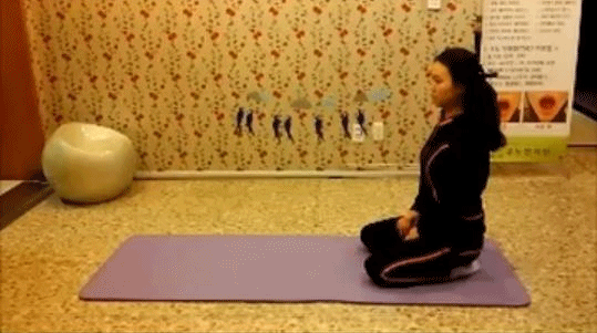 대전우노한의원 어깨 스트레칭 움짤 1.gif